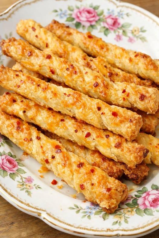 Dienvidu 4 sastāvdaļu siera salmiņi