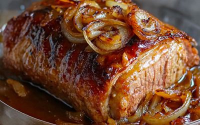 Medū karamelizēta cepta cūkgaļa ar zeltainiem sīpoliem 🍖🧅