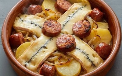 🧀 Gardēžu pannā cepti kartupeļi, desa un kausēts siers
