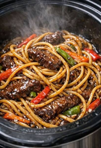 5 sastāvdaļu lēnajā plītī gatavota cūkgaļas Lo Mein
