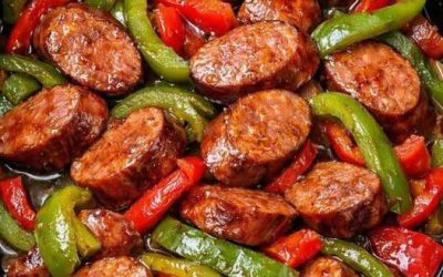 Mans tēvocis atnesa šo vienkāršo ēdienu uz mūsu pavasara mielastu, un tas pazuda dažu minūšu laikā. Iemet katlā tikai 3 sastāvdaļas, lai pagatavotu gardas vakariņas.