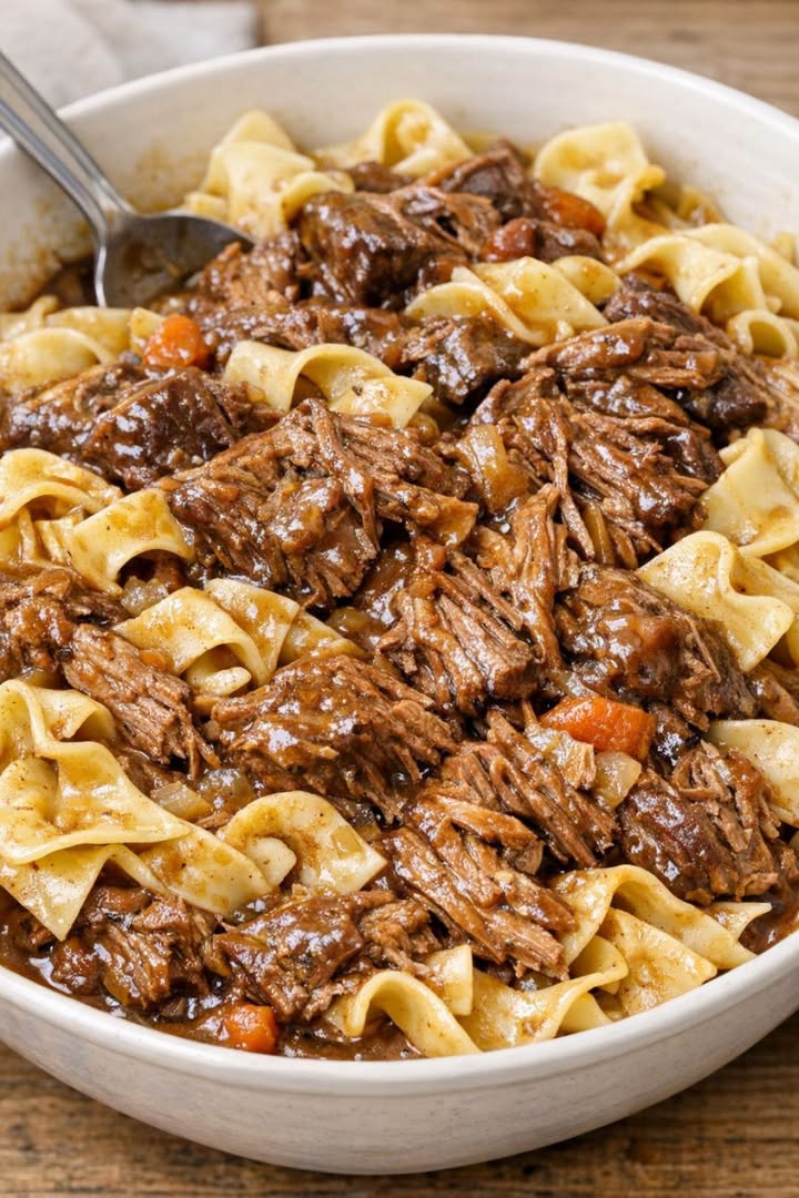 Mana tante to pagatavoja svētdienas vakariņām, un tas pilnībā nozaga uzmanību. Tas ir neticami krēmīgs, un sāļā gaļa ir perfekti maiga, pagatavojama ar dakšiņu.